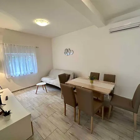 Apartment In 45738