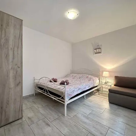 In 45738 Apartment Dramalj