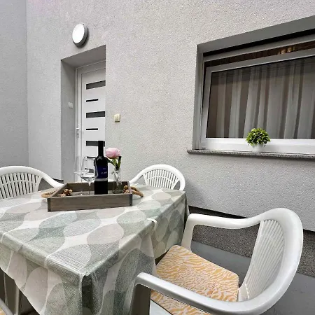 In 45738 Apartment