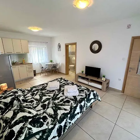 Apartment In 45738
